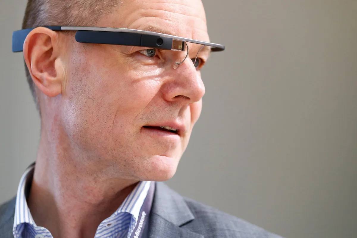 17-worst-ideas-21st-century-google-glass Close-up photograph of a person wearing the Google Glass headset.
